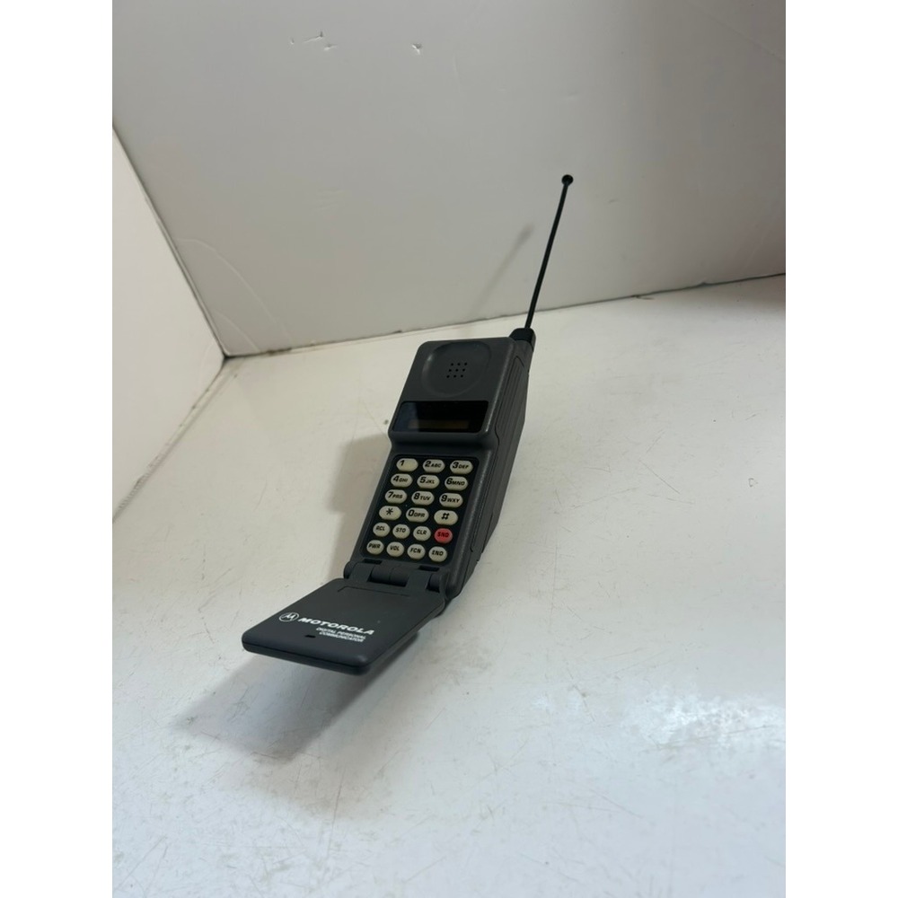 Vintage motorola digital personal flip phone grey 76067CAFSA 1990s - untested